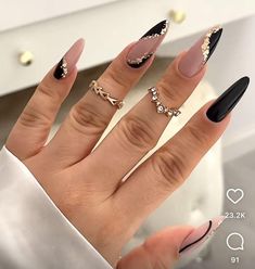 Black And Foil Nails, Black Elegant Nails Almond, Acrylic Nail Designs Glam, Black Elegant Nails Classy, Black And Nude Nail Designs, Black And Nude Nail Ideas, Nagellack Trends