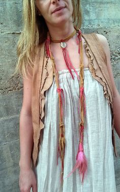 HIPPY LEATHER NECKLACE -Bohemian style - Boho chic leather Necklace- Original accessory- Handmade leather necklace Handmade Leather Necklaces, Bohemian Schick, Mode Boho, Chic Leather, Bohemian Look, Boho Look, Camel Color, Catamaran, Style Boho