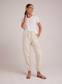 Bella DahlIsla Pleated Jogger - Seashell SandBottoms Linen Joggers Outfit, Jogger Pants Outfit Women, Joggers Outfit Women, Jogger Pants Outfit, Linen Joggers, Joggers Outfit, Bella Dahl, Fashion Over 40, Comfortable Outfits