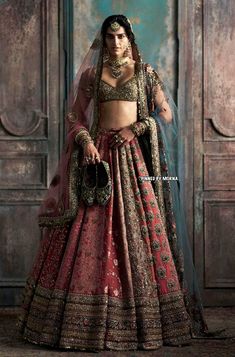 Sabyasachi Mukherjee - India 🇮🇳 Curiosity Art, Sabyasachi Lehenga Bridal, Sabyasachi Mukherjee, Met Gala Dresses, Marriage Dress