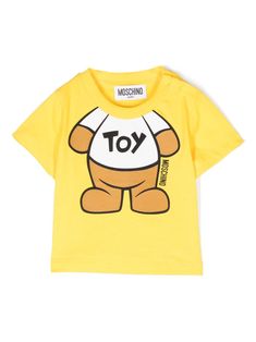 butter yellow cotton logo print to the front graphic print to the front round neck press-stud fastening at the shoulder short sleeves straight hem Moschino T Shirt, Moschino Kids, Butter Yellow, Kenzo Kids, Prada Leather, Kids Logo, Stella Mccartney Kids, Cotton Logo, Unisex Clothing