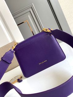 Size: Standard Size It comes with Dust box, Care manual, Tag, and Paper bag. Everyday Luxuries, Chic Handbags, Timeless Handbag, Luxe Fashion, Beautiful Packaging, Bags Designer Fashion, Exclusive Bag, New Bag, You Bag