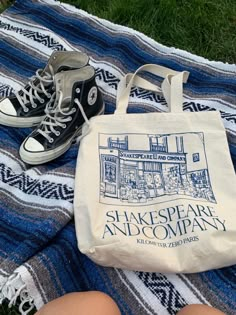 Shakespeare And Company, Smink Inspiration, Printed Tote Bags, Tote Bag Design, Aesthetic Photo, My Vibe, A Bag