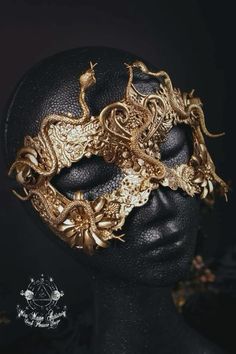 Medusa Mask, Masquerade Ball Aesthetic, Masquerade Aesthetic, Golden Mask, Masquerade Outfit, Medusa Costume, Mode Steampunk, Mask Aesthetic, Ball Aesthetic