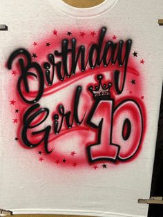 a birthday t - shirt with the words'birthday girl 40'painted on it