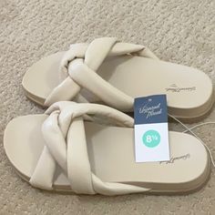 Universal Threads 8.5 Sandal. Never Worn Ivory Universal Thread, Ivory Color, Women's Shoes Sandals, Shoes Sandals, Thread, Women Shoes, Sandals, Cream, Women Shopping