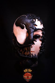 COMPLETE HEAD MASK Fanmade Character inspired mask:venom 1.Material: formulated latex 2.Mask Type: fullhead 3.Clamping: complete 4.Accessory: none 5.Color: reference in image 6.Production time: 6 to 10 working days More images and uses on instagram @maskshopchile Black Full Face Horror Mask, Black Horror Full Face Mask, Mask Types, Head Mask, Costume Masks, Color Reference, Costume Mask, Venom, Costume Accessories