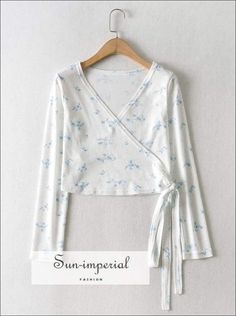 Origin:CN(Origin) Season:Spring/Autumn Material:Cotton Item Type:tops Tops Type:Tees Sleeve Length(cm):Full Sleeve Style:Regular Fabric Type:WAFFLE Pattern Type:Print Gender:WOMEN Clothing Length:Short Decoration:NONE Style:Casual Collar:V-Neck Size Table S: Shoulder 35cm(13.8") Bust 70-86cm(27.6"-33.9") Sleeve 56cm(22") Length 42cm(16.5") M: Shoulder 36cm(14.2") Bust 74-92cm(29.1"-36.2") Sleeve 57cm(22.4") Length 43cm(16.9") L: Shoulder 37.5cm(14.8") Bust 78-98cm(30.7"-38.6") Sleeve 58cm(22.8") White Cotton Top With Ditsy Floral Print, Patterned Floral Print Top For Brunch, Long Sleeve Tops With Ditsy Floral Print For Brunch, Spring Long Sleeve Tops With Ditsy Floral Print, Long Sleeve Tops With Ditsy Floral Print For Spring, Long Sleeve Ditsy Floral Print Tops For Spring, Fall V-neck Top With Ditsy Floral Print, Summer Blue Tops With Ditsy Floral Print, Fall Ditsy Floral Print V-neck Top