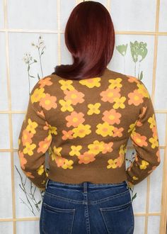 Bluebeard is this cropped floral sweater with a V-neckline, drop shoulders and long sleeves. Can be wear closed or open -50% acrylic, 38% nylon and 12% polyester -Model is wearing a small 5'6", 36B-35-42. Check fitting video. -Measurements: *Small armpit to armpit: 18" Length: 18" *Medium armpit to armpit: 19" Length: 20" *Large armpit to armpit: 20.5" Length: 20" Brown Cropped Sweater For Spring, Spring Acrylic Cropped Sweater, Spring Brown Cropped Sweater, V-neck Sweater With Floral Print For Fall, Brown Bear Sweater, Cropped Long Sleeve Argyle Sweater, Retro Long Sleeve Argyle Sweater, Brown Long Sleeve Argyle Sweater, Fitted Brown Jacquard Knit Sweater