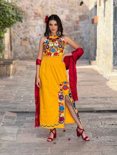 Mexican Party Dress, 1800s Women, Mexican Style Dresses, Vestidos Halter, Halter Top Dress, Mexican Dress, Mexican Outfit, Floral Halter Dress, Halter Top Dresses