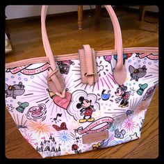 From Walt Disney World. Like New Condition. Worn Maybe 1 Time. White Disney Bags For Everyday Use, White Disney Everyday Bag, White Disney Style Bag, Disney Style White Everyday Bags, Disney White Bags For Disney Trips, White Disney Tote Bag, Disney Tote, Dooney And Bourke Disney, Disney Dooney