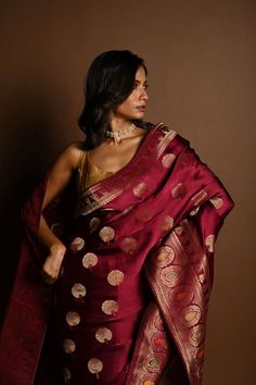 This handwoven wine red Banarasi saree, crafted from luxurious Mashru satin silk, features intricate Minakari work. Perfect for special occasions, this saree is designed to elevate your style. Red Banarasi Silk Saree For Party, Red Banarasi Silk Saree For Diwali, Red Banarasi Silk Saree, Banarasi Silk Saree, Maroon Banarasi Saree Look, Wine Banarasi Saree, Red Sari, Maroon Saree, Simple Saree Designs