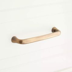 a close up of a door handle on a white wall with no one around it