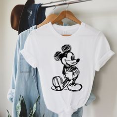 Disney Vaca Mode Shirt, Disney 2024 Shirts, Disney Clothes For Women, Mickey Sketch, Sketch Disney, Universal Trip, Ropa Upcycling, Disney Tee Shirts, Disney Apparel