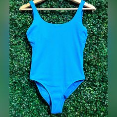 Athleta Bright Blue Size Xxs Cloudbreak Rib Scoop One Piece Swimsuit Style # S/405834-04 Athleta Women's Scoop One Piece Ribbed Swimsuit Style# 405834. Swimsuit Has Low Support For A-C With A Mid Coverage Neckline And Full Seat Coverage And Has Scoop Back Which Flatters Your Shape And Is Padded And Has Removable Pads. New With Tags. Petite 92% Nylon And 8% Lycra Spandex. Feel Free To Bundle With Other Items To Save On Shipping Reasonable Offers Accepted See Pics For All Measurements! Perfect And Fabulous Preowned Condition! We Are A Trusted 10+ Year Reseller. Top Rated Seller Posh Ambassador Fast Shipper Smoke Free Home Ribbed Swimsuit, Pleated Jacket, Plunging One Piece Swimsuit, Cut Out One Piece, Nike Air Max Tn, Swimsuit Fashion, Fitted Skirt, Polo Dress, Tweed Jacket