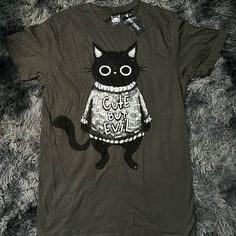 Grey Cat Shirt From Hottopic Casual Fitted T-shirt With Cat Design, Casual Short Sleeve Shirt With Cat Print, Cat Design Short Sleeve Top For Streetwear, Short Sleeve Cat Design Top For Streetwear, Short Sleeve Tops With Cat Design For Streetwear, Casual Cotton Tops With Cat Print, Relaxed Fit Cat Design Tops For Streetwear, Relaxed Fit Tops With Cat Design For Streetwear, Casual Cotton Cat Print Tops