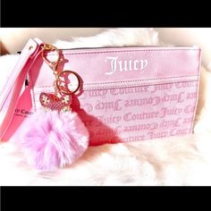 Juicy Couture Wristlet Beautiful Pink Includes Faux Fur Charm New Juicy Couture Makeup Bag, Green Juicy Couture Bag, Juicy Couture Suitcase Pink, Pink Juicy Couture Bag, Juicy Couture Watch, Moto Chic, Juicy Couture Daydreamer Bag Pink, Couture Sunglasses, Pink Wristlet