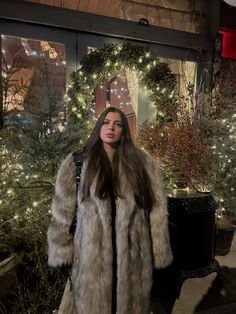 Fit inspo Fur Coat Outfit, Coat Outfit, White Fur, Coat Outfits, Winter Photography, Fit Inspo, Fitness Inspo, Date Night Outfit, Winter Coat