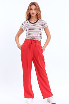 Q2 Pants In Coral With Front Pockets And Drawstring Closing Coral Pants, Simple Tees, Trouser Pants Women, Laid Back Style, Workout Pants, Summer Wardrobe, Sweater Top, Woven Fabric, Dress Skirt