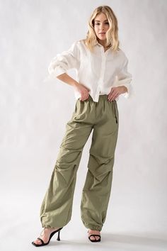 True to Size Fit Parachute Pants for a baggier fit please size up -flowing -adjustable Elastic Fastening At The Waist And Ankles Loose baggy parachute pants Earn some serious style points in these cargo bottoms. Featuring a olive shell material with a cargo design and extreme baggy fit, we're in love. Style with a crop top, fresh kicks and a mini bag for a look that brings all the attitude. Cargo Jogger Pants Outfit, Pantalon Parachute, Baggy Parachute Pants, Olive Shell, Celana Kargo, Cargo Design, Christmas Clothing, Fresh Kicks, Love Style