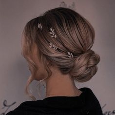 Wedding Hair Up, Bridal Hair Buns, Quince Hairstyles, Prom Hairstyles For Long Hair, Peinados Fáciles Para Cabello Corto, Wedding Hair Inspiration, Low Bun, Short Wedding Hair, Hairdo For Long Hair