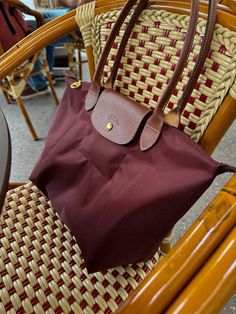 #longchamp #burgundy #fall #fashion Long Champ Bag Aesthetic, Burgundy Longchamp, Long Champ Bag, Long Champ, Uni Bag, Burgundy Purse, Burgundy Bag, Burgundy Outfit