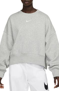 Nike Trends, Sweatshirts Nike, 2024 Clothes, Nike Sportswear Phoenix Fleece, Nike Crewneck Sweatshirt, Ski Team, Nike Crew Neck, Nike Sportswear Women, Clothes Wishlist