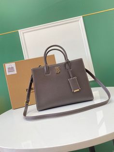 Size: Standard Size It comes with Dust box, Care manual, Tag, and Paper bag. Winter Purse, Burberry Tote Bag, Burberry Tote, Hot Bags, Shoes Sale, Travel Handbags, Bag Shoes, Brown Handbag, Rose Gold Hardware