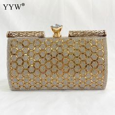 Brand Name: YYWPlace Of Origin: GUANG DONG ProvinceOrigin: CN(Origin)Place Of Origin: GUANG DONG ProvinceMain Material: MetallicShape: MinaudiereLining Material: PolyesterStyle: FashionModel Number: 21081409173986302Hardness: HARDPattern Type: SolidInterior: No PocketOccasion: VersatileExterior: NONEDecoration: DiamondsGender: WOMENClosure Type: Hasp21081409173986302: 654945Material: Metal , Resin RhinestonesSize: 215x75x130mmType: Clutch Bag Bridal Clutch Purse, Bridal Purse, Clutch Bag Wedding, Women Chain, Wedding Clutch, Bridal Clutch, Clutch Purse Evening, Luxury Designer Handbags, Luxury Bridal