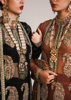 Brown Sharara, Velvet Palazzo, Shirt Gown, Trendy Date Night Outfit, Sleek Outfit, Velvet Dress Designs, Latest Bridal Dresses, Chic Maxi Dresses, Pakistani Wedding Dress