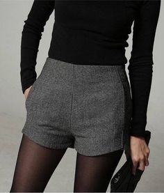 Nylon Leggings, Paris Mode, Stil Inspiration, Business Outfit, Looks Chic, Grey Shorts, Mode Style, Sweater And Shorts, Mode Outfits