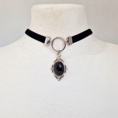 Choker necklace, Victorian style velvet choker with a black onyx stone. -------------- Details ---------------- - Onyx: Oval cabochon in natural stone, curved and polished, 13x18mm - Black color - Victorian pendant in antique silver metal: 45x25mm - Choker in black velvet and stainless steel finishes: 33-40cm with the extension to adjust to your convenience (contact me for another length) -------------- Delivery -------------- The jewelry is sent by letter with bubble wrap, packaged in a gift bo Steel Finishes, Goth Choker, Victorian Pendants, Black Velvet Choker, Choker Pendant, Necklace Love, Neck Choker, Velvet Choker, Black Onyx Stone