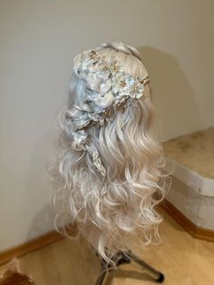 READY TO SHIP // Will be sent out within 3 business days. Accessory colour: Silver Hair colour: Platinum Blonde 𝐏𝐋𝐄𝐀𝐒𝐄 𝐍𝐎𝐓𝐄: As I make each wig per hand, each wig is its own unique artistic piece so each wig will not be a perfect duplicate of the wig pictured and there may be some slight difference. Also please note that each monitor you're viewing these wigs on will have slightly differing colour/saturation levels so the wig colour may be slightly different in person. 𝐖𝐈𝐆 𝐀𝐍𝐃 𝐒 Elf Wig, Wedding Wig, Fantasy Wig, Got Daenerys, Silver Hair Color, Braided Wig, Wide Tooth Comb, Lace Caps, Hair Rings