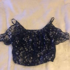 Nwot Hollister Blue And White Croptop Size Medium Cropped Blue Blouse For Summer, Trendy Navy Summer Tops, Trendy Blue Vacation Tops, Blue Crop Top Blouse For Summer, Navy Fitted Top For Summer, Navy Fitted Tops For Summer, Cropped Blue Floral Print Blouse, Blue Cropped Blouse With Floral Print, Blue Short Sleeve Crop Top For Summer