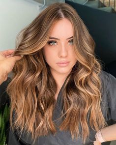 Pelo Color Caramelo, Hair Colors For Blue Eyes, Light Golden Brown Hair, Light Brown Hair Color, Hair Colour For Green Eyes, Golden Brown Hair Color, Brown Hair With Caramel Highlights, Honey Hair Color