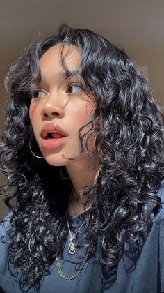 Long Curly Haircuts, Natural Curly Hair Cuts, Medium Length Curly Hair, Layered Curly Hair, Curly Hair Photos, Haircuts For Wavy Hair, Hairdos For Curly Hair, Haircuts For Curly Hair, Curly Hair Inspiration