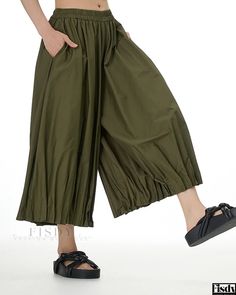 Fisdy - Womens Loose-Fit High-Waisted Wide-Leg Culottes with Pleated Design Pleated Culottes, Blue Army, Waist Pants, Color Khaki, Olivia Mark, Dressmaking, Fashion Pants, Army Green, Wide Leg Pants