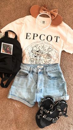 Disneyland Outfit Spring, Disney Kızları, Disneyworld Outfits, Disneyworld Outfit, Disney Parks Outfits, Disney Ootd, Disney Park Outfit, Disney Bound Outfits Casual