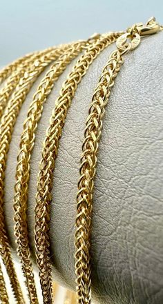 18KARAT GOLD FRANCO NECKLACE CHAIN YELLOW GOLD  16" LENGTH (2mm) THICK 2.75gr WEIGHT  18" LENGTH (2mm) THICK 2.95gr WEIGHT 20" LENGTH (2mm) THICK 3.4gr WEIGHT 22" LENGTH (2mm) THICK 3.65gr WEIGHT  [Please text me if you want specific length or width i can customize it for you.] Price to sell! Compare our price to other similar sellers! Arrives in a GIFT BOX and includes FREE SHIPPING within the USA and CANADA. international shipping is available at the most economical rates on ETSY. I HAVE BEEN Mens Bracelet Gold Jewelry, Men's Necklace Gold, Gold Necklace For Men, Real Gold Chains, Mens Cross Necklace, Gold Jewelry Gift, Best Gifts For Him, Real Gold Jewelry, Gifts For Fiance