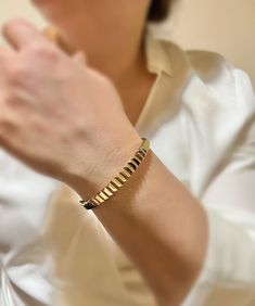 Real Gold 14K Yellow Gold / Zig Zag Bangle Bracelet Jewelry / Genuine 14k Solid Gold / Gold Bracelet / Handmade Bracelet 💎Made to order. 💎Gold: 14K Solid Gold 💎Bracelet Inner Length: 61.00mm 💎Bracelet Width: 50.00mm 💎Band Width: 6.00 mm Our gold bracelet are perfect choice for a Christmas, Mother's Day, anniversary, birthday, valentine's day, wedding, graduation, engagement, bridesmaid, and best friends gift. It's a good way to show appreciation to your mom, daughter, girlfriend, wife, gran Timeless Gold Jubilee Bracelet As Gift, Flexible Yellow Gold Cuff Bracelet Gift, 14k Gold Jubilee Bracelet Bangle As Gift, Timeless Jubilee Bangle As Gift, Gold Schmuck, New Gold Jewellery Designs, Gold Jewelry Gift, Solid Gold Bracelet, Gold Armband