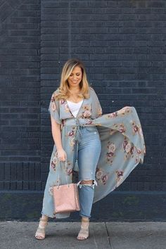 Sheer Kimono Outfit, Spring Outfits Plus Size, Best Mom Jeans, Kimono Plus Size, Casual Plus Size Outfits, Zara Bag, Floral Duster, Plus Size Kimono, Kimono Outfit