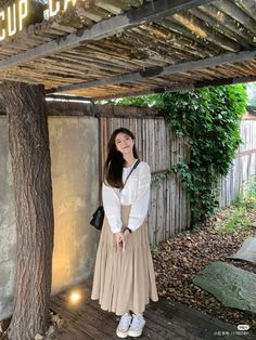 Aesthetic Korean Fashion, Skirt Outfits Korean, Japanese Minimalist Fashion, Skirt Ootd, Outfits Black Women, Rok Outfit, Fashion Outfit Ideas, Long Skirt Fashion