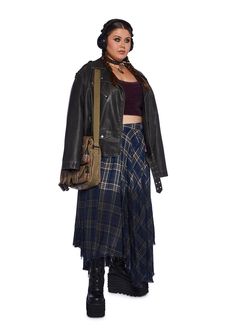 for that effortless kind of edge. This low-rise maxi skirt has a non-stretch woven construction, an ombre plaid print, a back zip closure, and a frayed raw edge handkerchief hem. Blue Plaid Skirt Outfit, Plus Size Skirt Outfits, Low Rise Maxi Skirt, Fur Costume, Punk Skirt, Outfit References, Plus Model, Flannel Outfits, Group Costumes