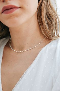 Jewellery Pearl Necklace, Necklaces For Strapless Wedding Dress, Pearl Necklace For Bride, Necklace For Strapless Wedding Dress, Wedding Jewelry Ideas For Bride Pearls, Minimal Pearl Necklace, Simple Jewelry For Wedding, Wedding Necklaces For Bride Gold, Necklace With Wedding Dress