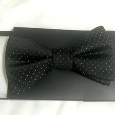 Pre Tied Black Bowtie And White Pocket Square Nwt New With Tags Attached Classic Dress Holiday Smoke And Pet Free Home Black Summer Business Ties, Black Bow Tie For Black Tie Events, Black Summer Formal Ties, Elegant Black Summer Ties, Classic Black Ties, Black Ties As A Summer Gift, Elegant Black Ties With Butterfly Knot, Elegant Black Tie With Butterfly Knot, Black Bow Tie For Summer Party