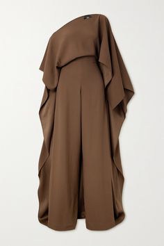 Like all of Taller Marmo's designs, this 'Jerry' jumpsuit has such a '70s-inspired feel. Made from crepe in a rich brown shade, it has a one-shoulder neckline and a seamed waist for subtle definition before falling to wide legs. The cape-effect panel flows beautifully behind you as you walk. Corporate Jumpsuit Classy, Taller Marmo, Crepe Jumpsuit, Modest Fashion Outfits, Abayas Fashion, Looks Chic, Classy Dress, Looks Vintage, Modest Dresses