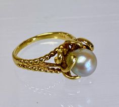 Gleaming Vintage 14K Yellow Gold 8mm Round White Pearl Claw Branch Ring Sz 6.75 This ring features a solid gold band made of gleaming 14k yellow gold. The curved branch style prong setting holds an 8mm round lustrous white pearl with a lovely sheen. This high quality piece is perfect for special occasions or as a gift for that special someone in your life.  Ring Size: 6.75 Metal Purity: 14K Metal Type: Yellow Gold Main Stone: Pearl Main Stone Size/Carats: 7.68m round Setting Style: Prong Sizable:  Yes Weight: 4.7g J0214 Prompt FREE Shipping FREE Easy Returns Life Ring, Branch Ring, San Jacinto, Solid Gold Band, Gold Band, White Pearl, Solitaire Ring, Gold Bands, Pearl White