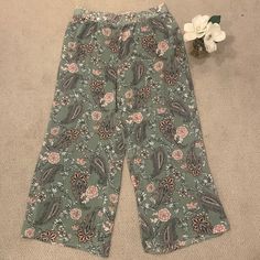 C Est. 1946 ( Nwt) - Cute Sheer Palazzo Wide Leg Green Colorful Printed Pants - Size Xl - Very Stylish! Sheer With Linings Casual Spring Bottoms For Pajama Party, Floral Print Relaxed Fit Bottoms For Pajama Party, Green Floral Print Bottoms For Work, Casual Green Printed Wide Leg Pants, Casual Wide Leg Pants For Pajama Party In Summer, Casual Wide Leg Pants For Summer Pajama Party, Casual Wide Leg Pants For Pajama Party, Wide-leg Bottoms For Pajama Party In Spring, Wide Leg Bottoms For Pajama Party In Spring