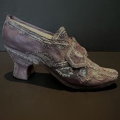 1750s Fashion, Flapper Shoes, Muses Shoes, Historical Shoes, Roger Vivier Shoes, Ballroom Shoes, Martha Washington, Purple Heels, Ugly Shoes