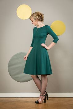 A real favorite dress! Carrie is an elegant dress with fine, vertical tucks in the front and a swinging circle skirt. Made of elegant Romaniter jersey in dark green. The waist is emphasized with a narrow cuff. The dress is available in many colors, please look at the Romanitjersey color chart. Length approx. 100 cm. The dress is available in sizes 36-42. We also make the dress according to your measurements. Please include your chest, waist and hip circumference as well as your height. used mate Dark Green Fitted Dress For Formal Occasions, Chic Fitted Dark Green Dress, Dark Green Fitted Formal Dress, Chic Dark Green Knee-length Dress, Chic Dark Green Formal Dress, Green A-line Midi Dress, Formal Green Stretch Midi Dress, Formal Stretch Dress With Flared Skirt, Formal Stretch Flared Skirt Dress